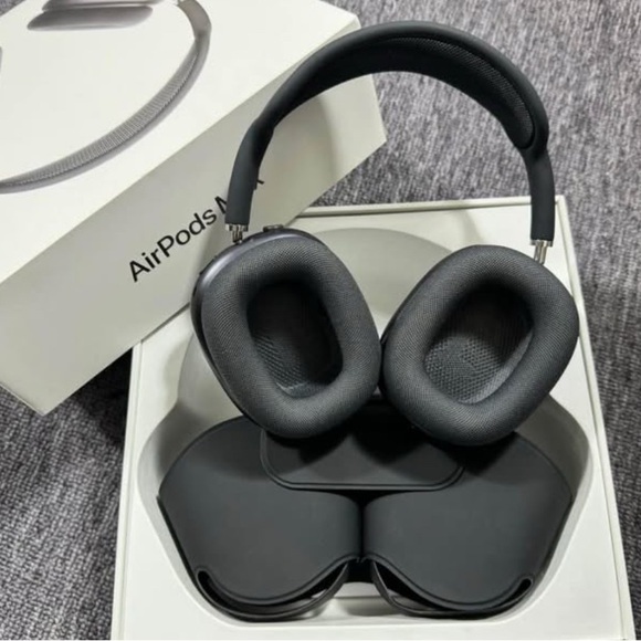 Airpod Max 'Midnight' with SmartCase - Picture 3 of 6